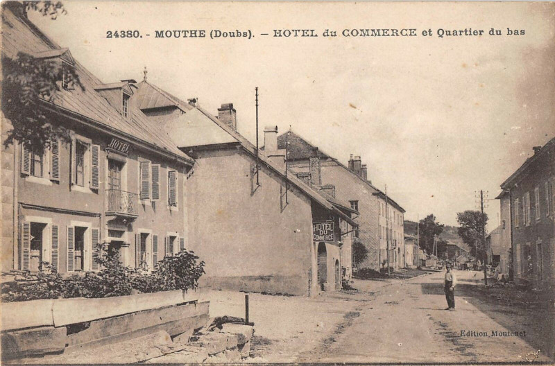 Carte postale ancienne Mouthe Hotel Du Commerce Et Quartier Du Bas à Mouthe