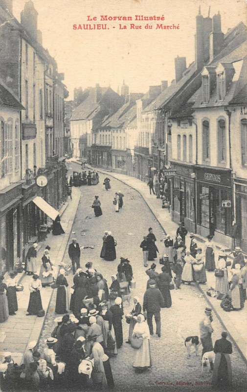 Carte postale ancienne Saulieu La Rue Du Marche à Saulieu