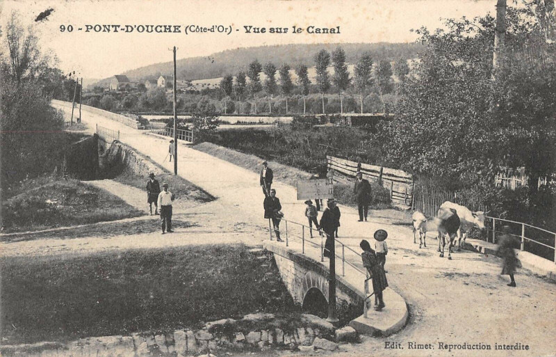 Carte postale ancienne Pont D'Ouche Vue Sur Le Canal à Pont