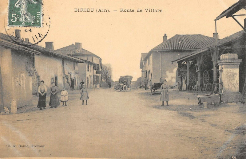 Carte postale ancienne Birieu Route De Villars (cpa pas courante