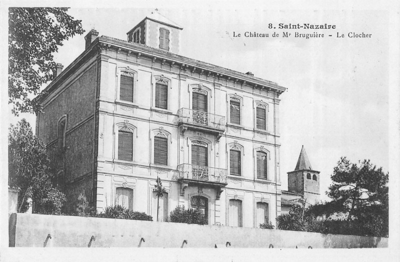Carte postale ancienne Saint Nazaire Le Chateau De Mr Bruguiere Clocher