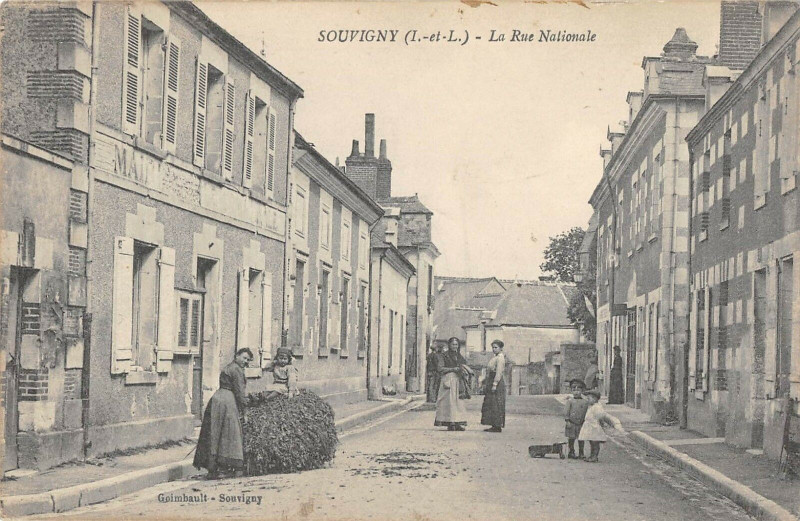 Carte postale ancienne Souvigny La Rue Nationale