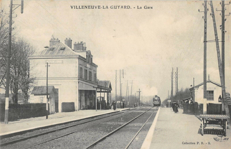 Carte postale ancienne Villeneuve La Guyard La Gare (Train à Villeneuve-la-Guyard