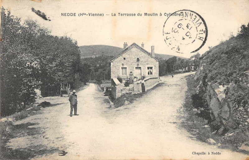 Carte postale ancienne Nedde La Terrasse Du Moulin A Cylindre à Nedde