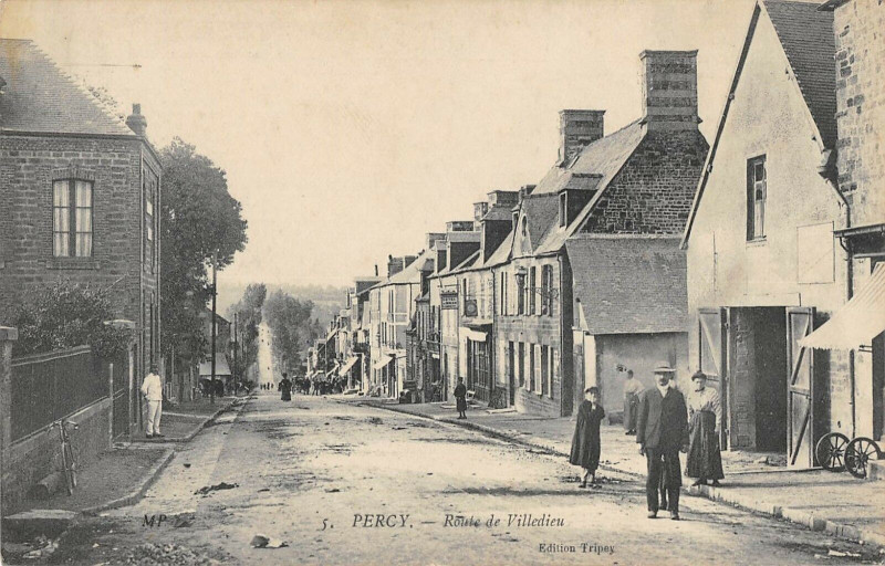Carte postale ancienne Percy Route De Villedieu