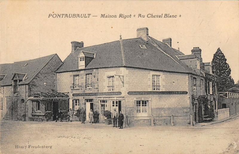 Carte postale ancienne Pontaubault Maison Rigot Au Cheval Blanc à Pontaubault