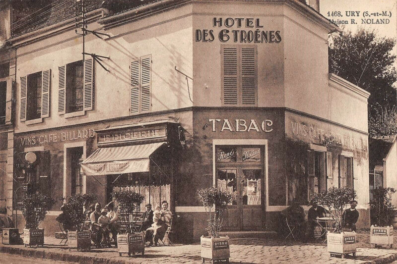 Carte postale ancienne Ury Maison R.noland Hotel Des 6 Troenes à Ury