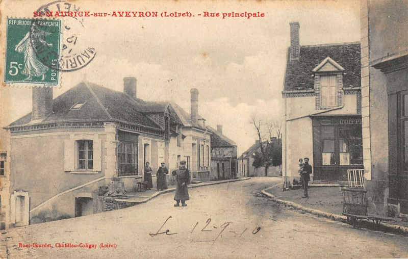 Carte postale ancienne Saint Maurice Sur Aveyron Rue Principale à Saint-Maurice-sur-Aveyron