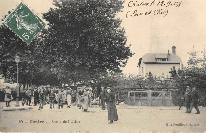 Carte postale ancienne Contres Sortie De L'Usine