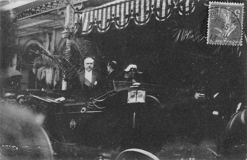 Carte postale ancienne Marseille Representant Le President De La Republique Quartier Capucines à Marseille