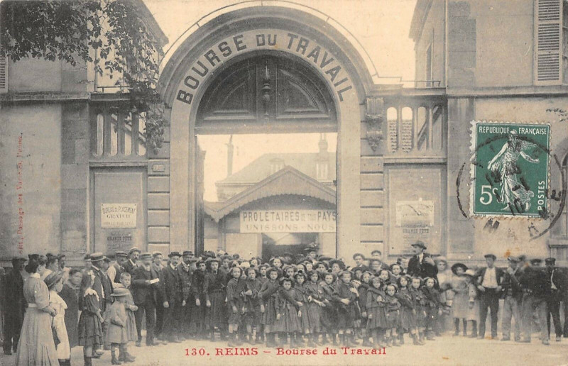Carte postale ancienne Reims Bourse Du Travail à Reims