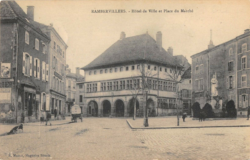 Carte postale ancienne Rambervillers Hotel De Ville Place Du Marche à Rambervillers