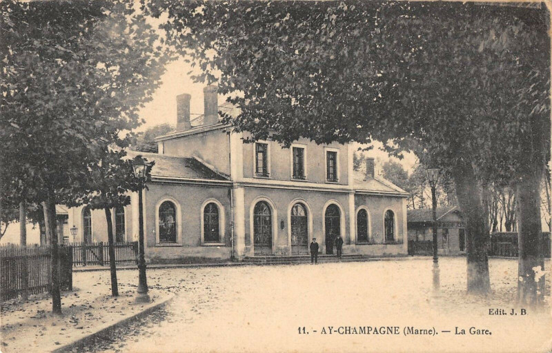 Carte postale ancienne Ay Champagne La Gare
