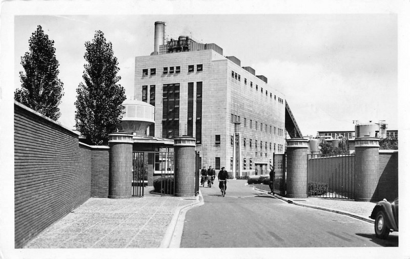 Carte postale ancienne Harnes - Entrée de la Centrale à Courrières