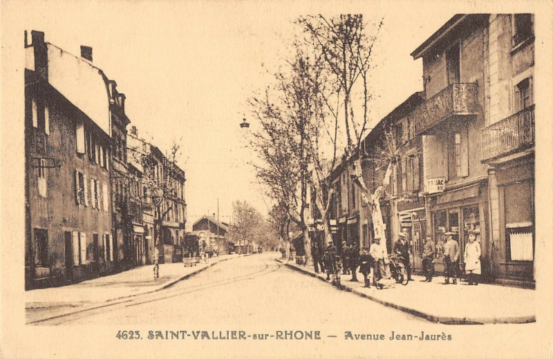Carte postale ancienne Sain Tvallier Sur Rhone Avenue Jean Jaures
