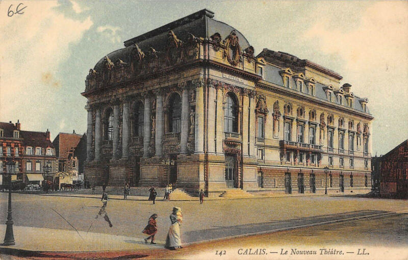 Carte postale ancienne Calais Le Nouveau Theatre à Calais