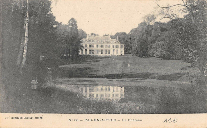 Carte postale ancienne Pas En Artois Le Chateau à Pas-en-Artois