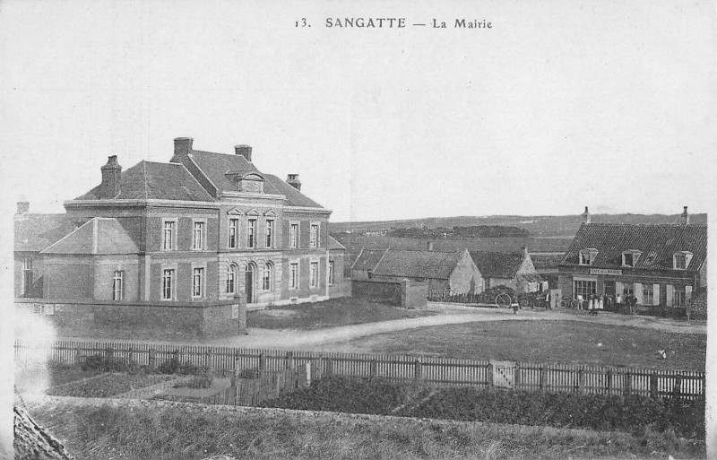 Carte postale ancienne Sangatte La Mairie à Sangatte