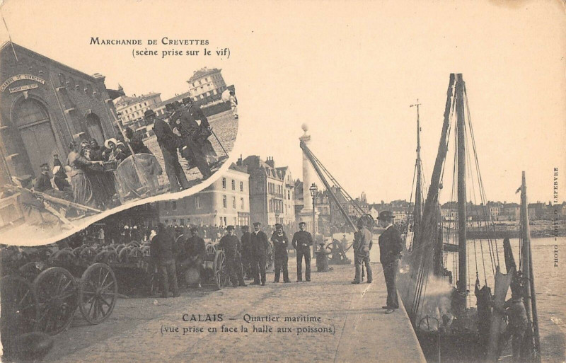 Carte postale ancienne Calais Quartier Maritime Vue Prise En Face La Halle Aux Poissons à Calais