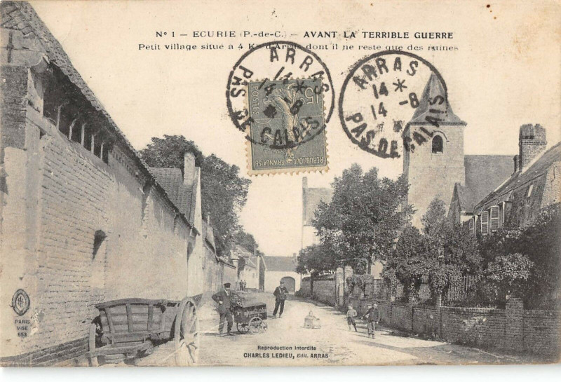 Carte postale ancienne Ecurie Petit Village à Écurie