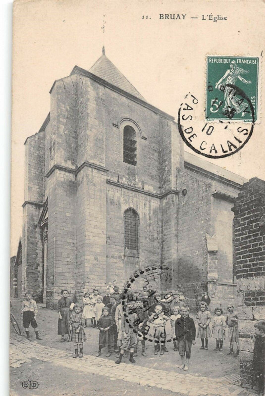 Carte postale ancienne Bruay Eglise