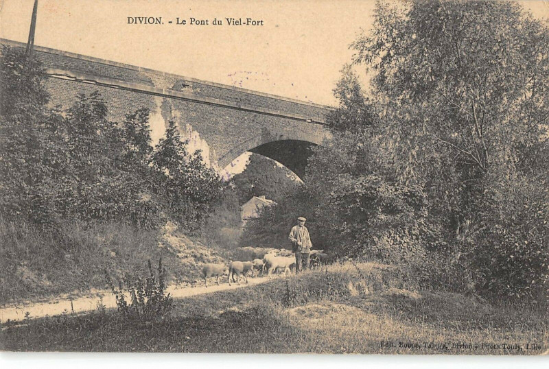 Carte postale ancienne Divion Le Pont Du Viel Fort (cpa pas courante à Divion