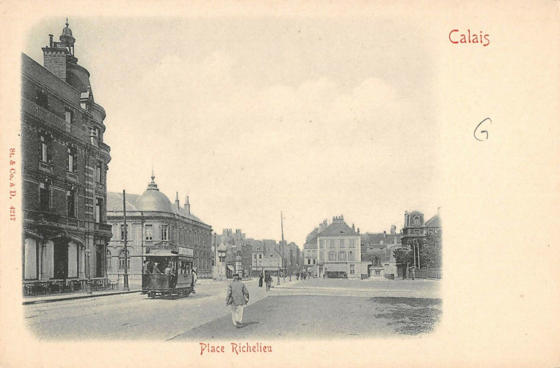 Carte postale ancienne Calais Place Richelieu (dos non divisé) à Calais