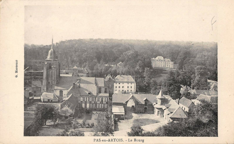 Carte postale ancienne Pas En Artois Le Bourg à Pas-en-Artois