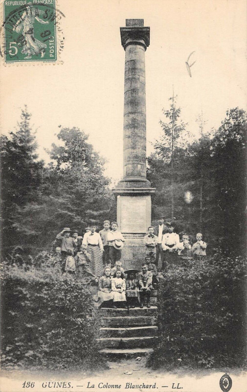 Carte postale ancienne Guines La Colonne Blanchard à Guînes