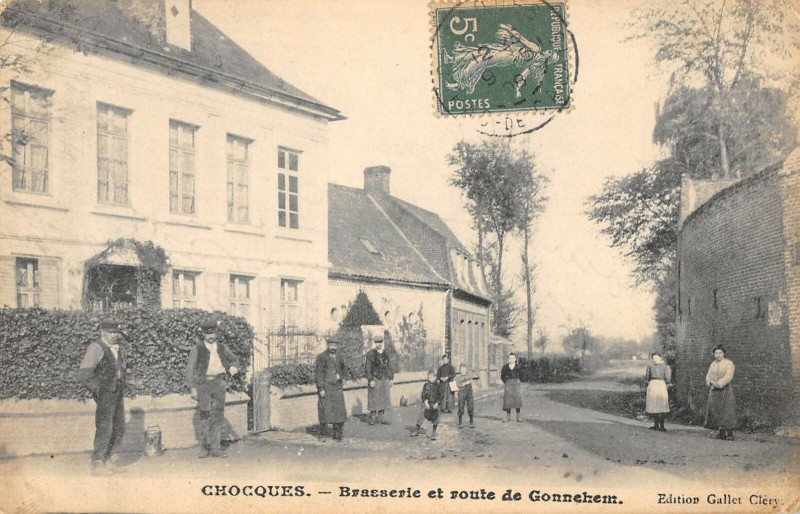 Carte postale ancienne Chocques Brasserie Et Route De Gonehem à Chocques