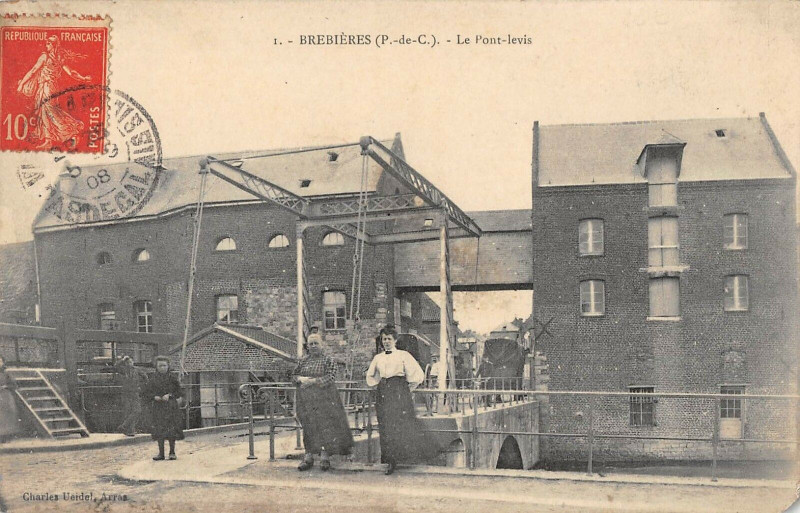 Carte postale ancienne Brebieres Le Pont Levis à Brebières