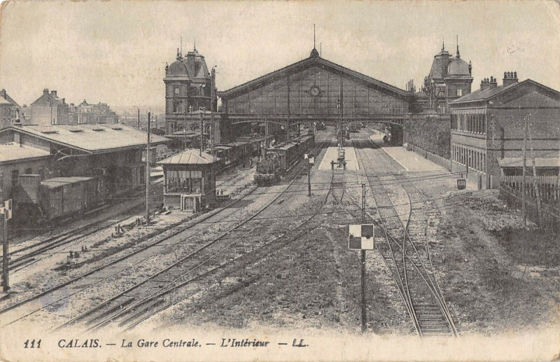 Carte postale ancienne Calais Gare Centrale Vue Interieure à Calais