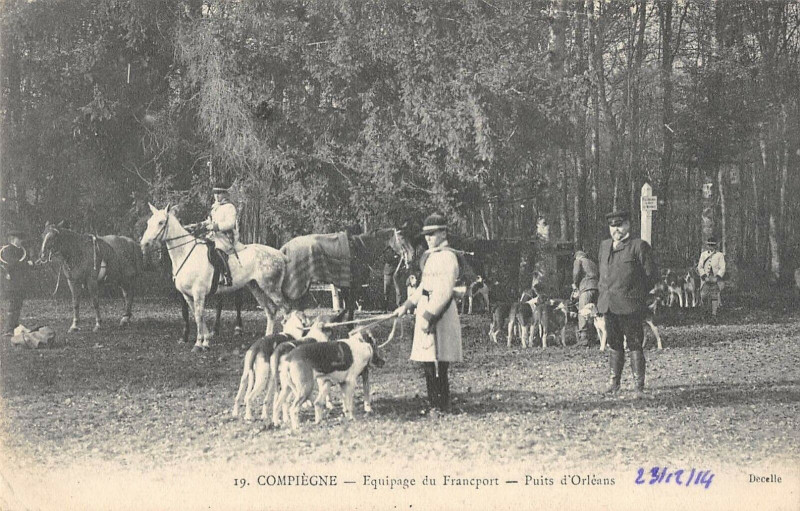 Carte postale ancienne Compiegne Equipage Du Francport Puits D'Orleans à Compiègne