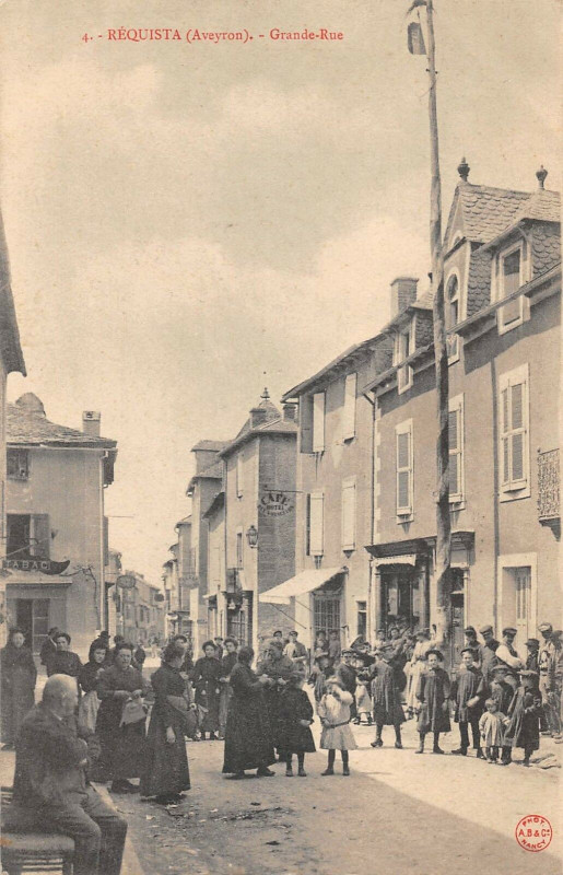 Carte postale ancienne Requista Grande Rue à Réquista