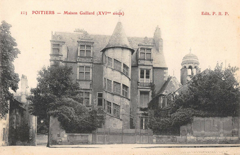 Carte postale ancienne Poitiers Maison Gaillard à Poitiers