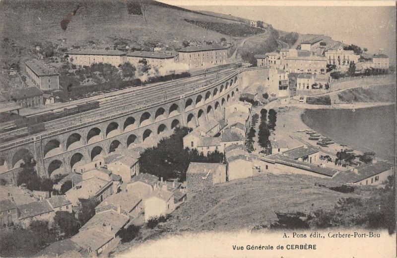 Carte postale ancienne Vue Generale De Cerbere à Cerbère