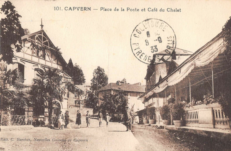 Carte postale ancienne Capvern Place De La Poste Et Cafe Du Chalet à Capvern