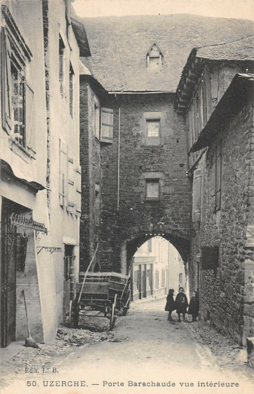 Carte postale ancienne Uzerche Porte Barachaude Vue Interieure à Uzerche