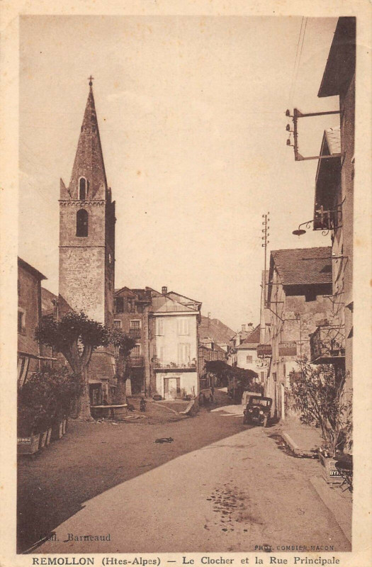 Carte postale ancienne Remollon Le Clocher Et La Rue Principale à Remollon