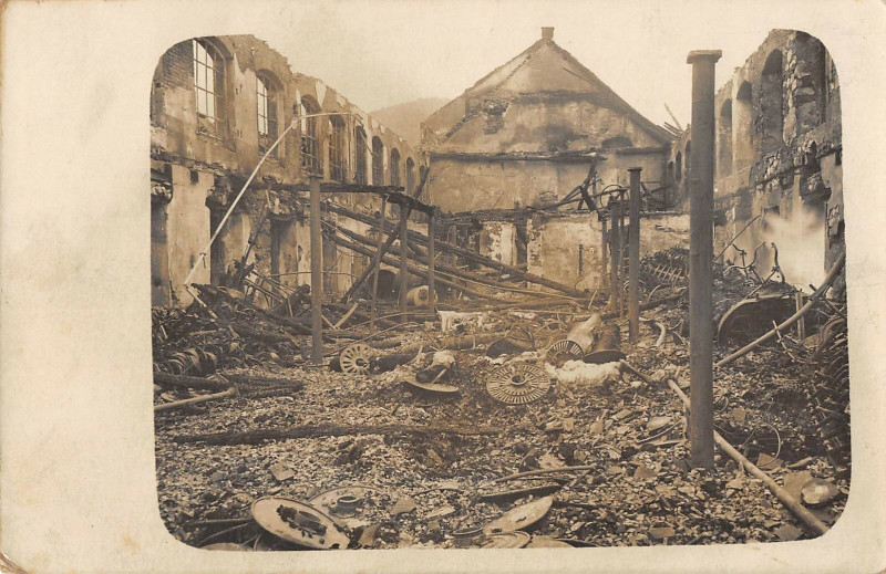 Carte postale ancienne Carte Photo Le Bombardement De Thann Route De Massevaux (cliché unique à Thann