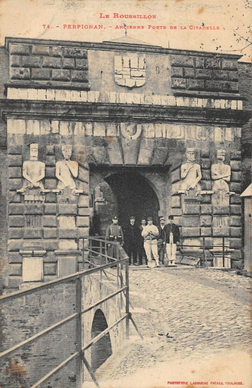 Carte postale ancienne Perpignan Ancienne Porte De La Citadelle à Perpignan