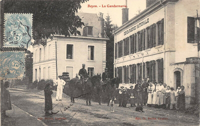 Carte postale ancienne Bayon La Gendarmerie à Bayon