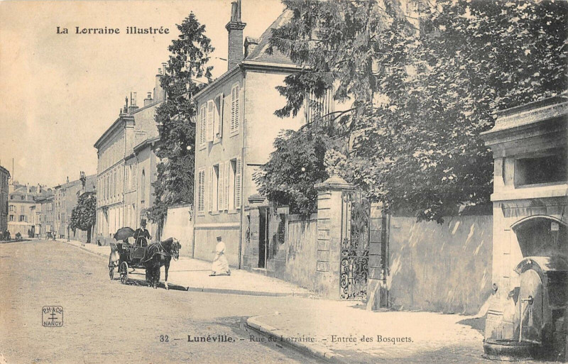 Carte postale ancienne Luneville Rue De Lorraine Entree Des Bosquets à Lunéville