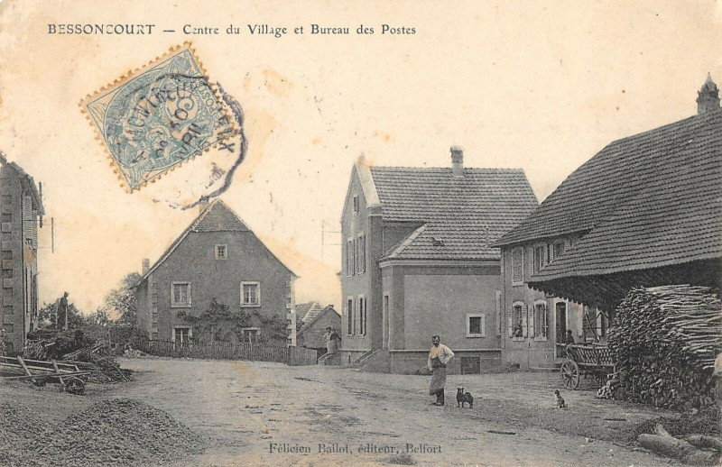 Carte postale ancienne Bessoncourt Centre Du Village Et Bureau Des Douanes à Bessoncourt