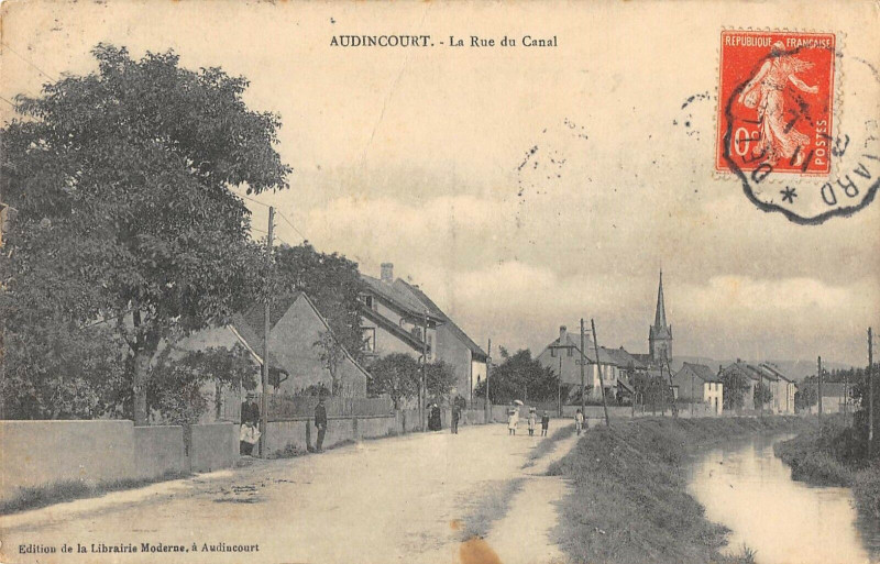 Carte postale ancienne Audincourt La Rue Du Canal à Audincourt