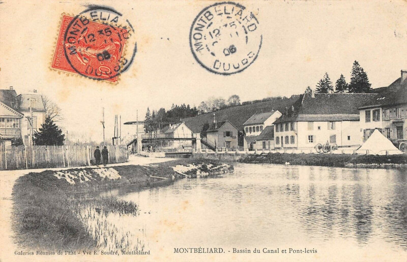 Carte postale ancienne Montbeliard Bassin Du Canal Et Pont Levis à Montbéliard