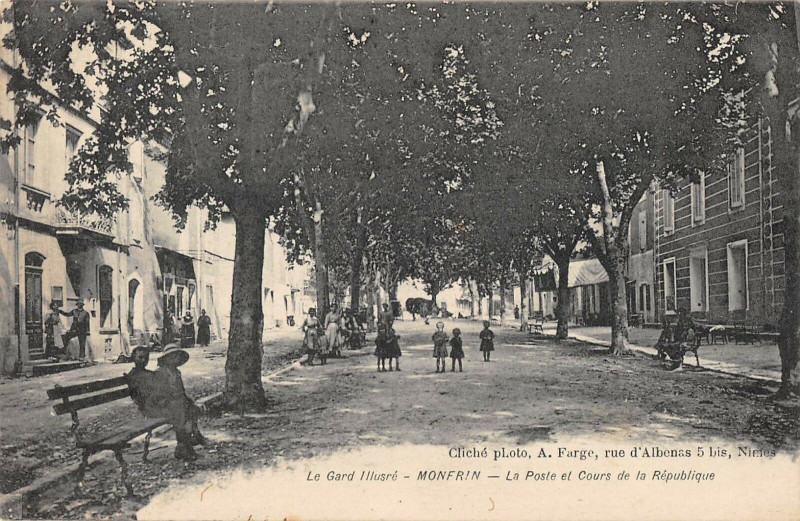 Carte postale ancienne Monfrin La Poste Et Cours De La Republique
