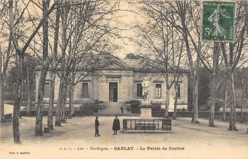 Carte postale ancienne Sarlat Le Palais De Justice