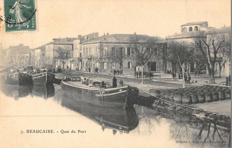 Carte postale ancienne Beaucaire Quai Du Port à Beaucaire