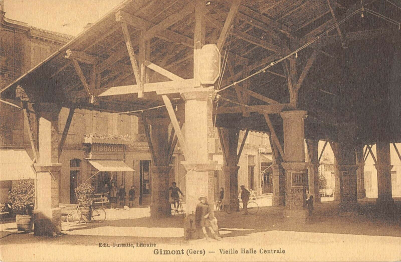 Carte postale ancienne Gimont Vieilles Halles Centrales à Gimont